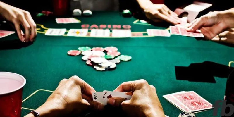 Đoán bài đối thủ và chặn đường đi.